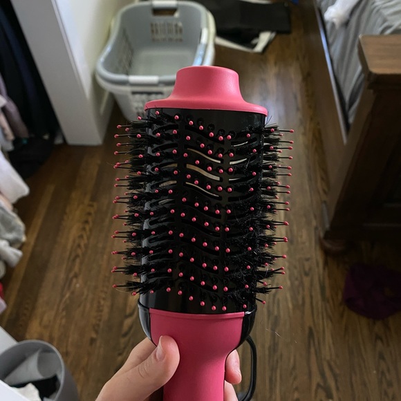 Revlon Blowdry brush - barely used - Picture 1 of 2